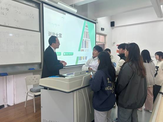 说明: E:\学术讲座公开课\企业工匠进校园\IMG_0844.JPG